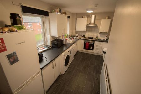 4 bedroom apartment to rent - Photo 5