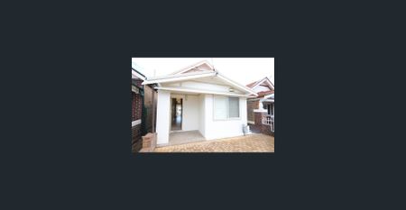 NICE & TIDY HOUSE - Photo 4