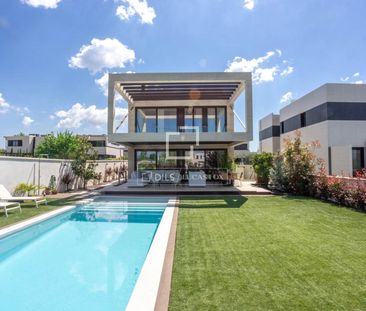 Excellent 5 Bedroom country house for rent in Majadahonda, Madrid - Photo 3