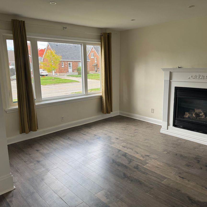 For Lease - 97 Central Park Boulevard Unit# UPPER, Oshawa, Ontario - Photo 1