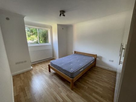 2 Bed Flat, The Gables, N12 - Photo 5