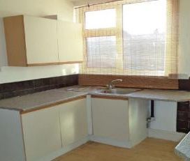 2 bedroom Terraced House To Let - Photo 1
