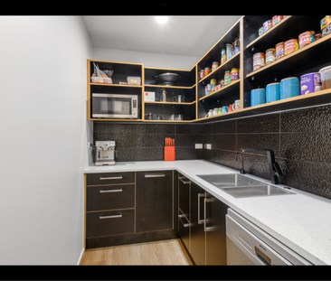 Furnished Executive Home - room for all the toys - Photo 1
