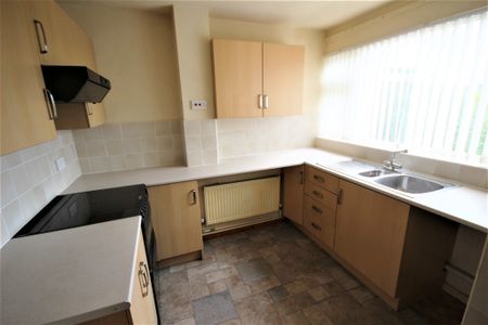 2 bedroom mid terrace to let - Photo 3