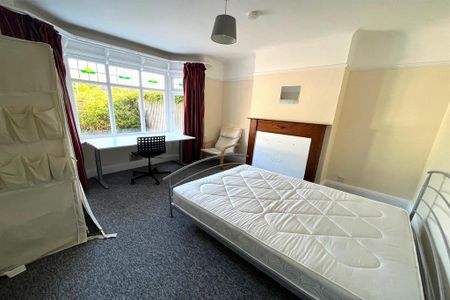 4 bedroom semi-detached house to rent - Photo 3