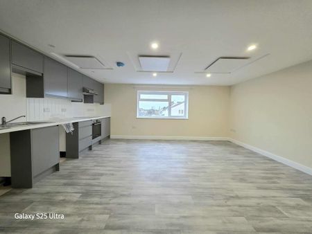 2 bedroom flat to rent - Photo 2