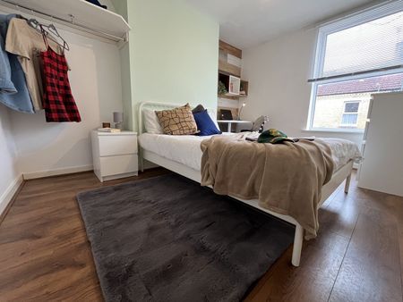 7 Bed Terraced House, Garmoyle Road, L15 - Photo 4