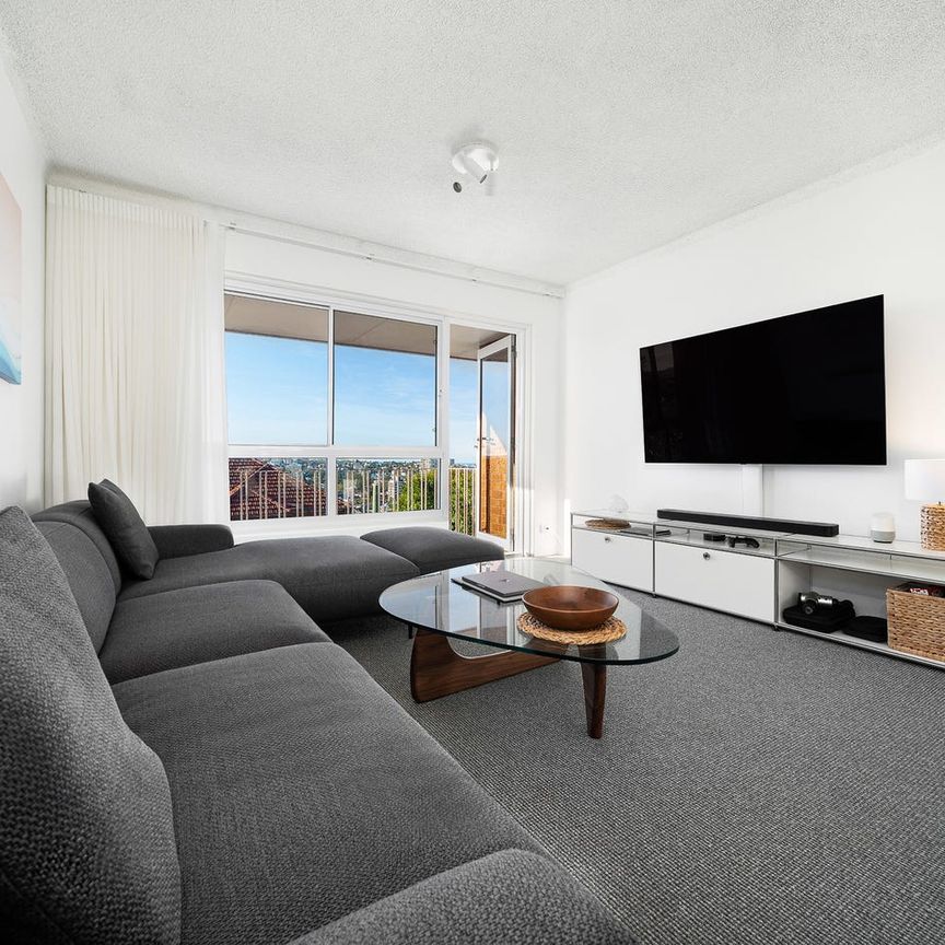 Top floor renovated 2 bedroom apartment with lock up parking and views - Photo 1