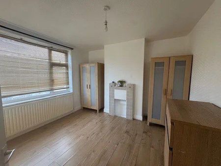 three/Four bedroom family house - dagenham - Photo 3