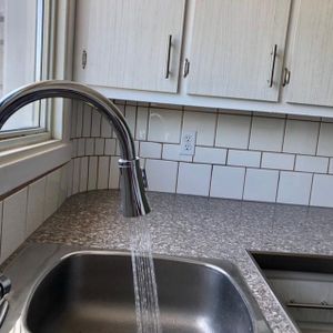 3 1/2 TOUT RÉNOVÉ, CHAUFFAGE ET EAU CHAUDE INCLUS, DISPONIBLE JUILLET - Photo 2