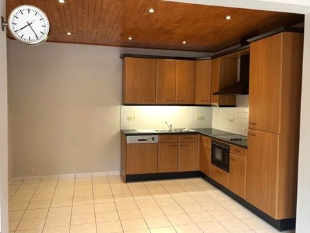 Ruim en goed gelegen appartement met 2 slaapkamers in kleine gebouw - Photo 3