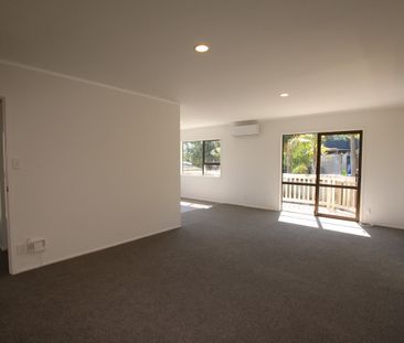 13b Montclair Rise, Browns Bay - Photo 3