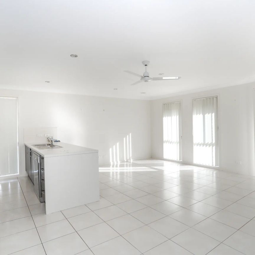 Spacious Family Living in Discovery Hill - Photo 1