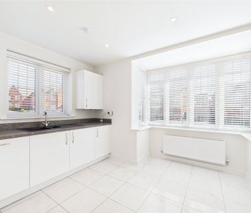 4 bedroom House in St. Georges Park, Bracknell - Photo 5