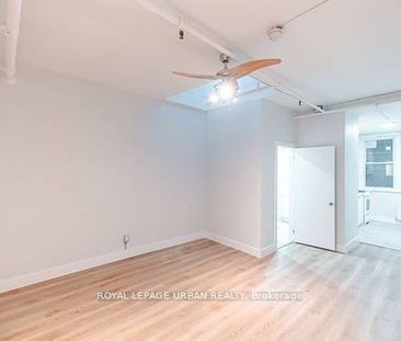 Very spacious modern feel heart of spadina! - Photo 3