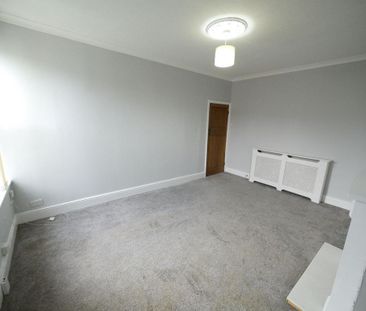 3 bedroom flat to rent - Photo 2