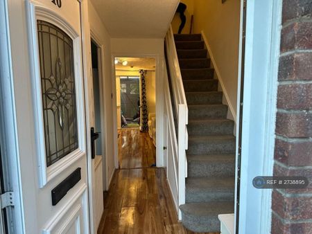 3 bedroom terraced house to rent - Photo 2