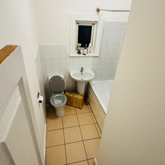 3 bedroom flat to rent - Photo 1