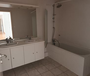 Location Appartement 3 pièces 76m² - Photo 3