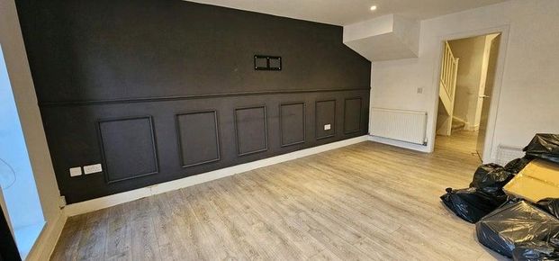 3 bedroom end of terrace house to rent - Photo 1