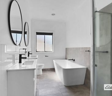 Beautifully renovated - Photo 6