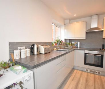 4 bedroom semi-detached house to rent - Photo 6