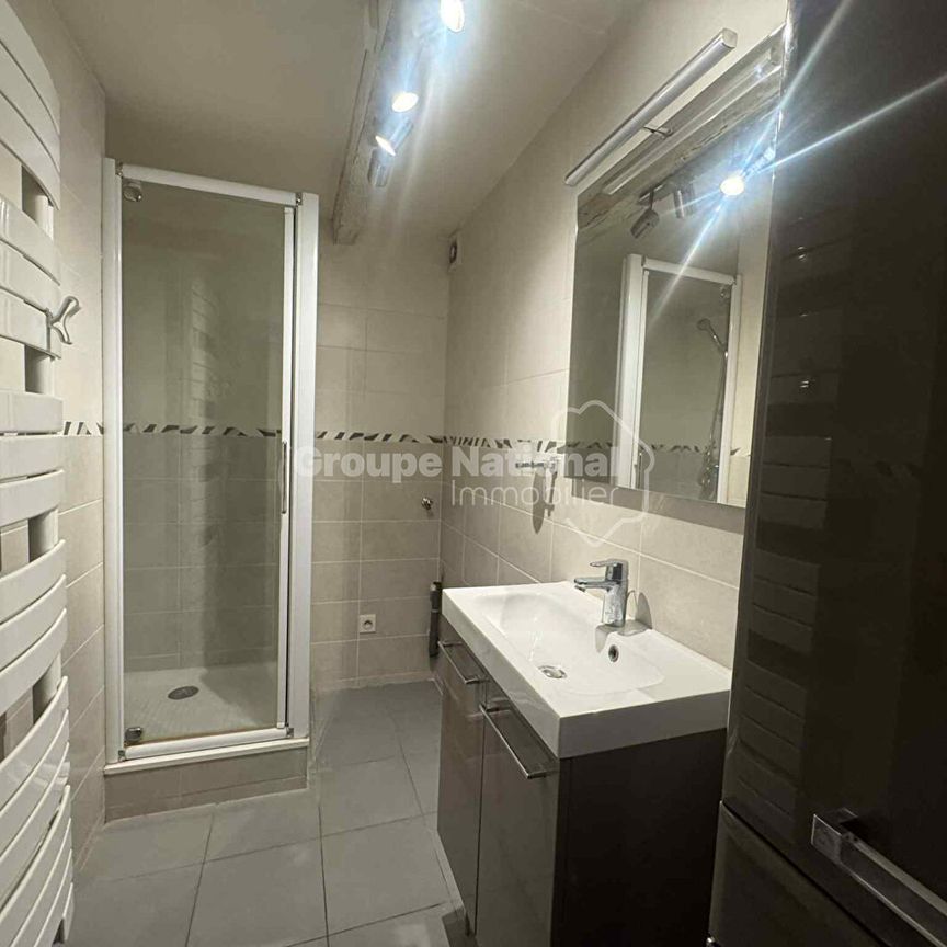 T2 AU COEUR DU CENTRE-VILLE D'ARLES, - Photo 1