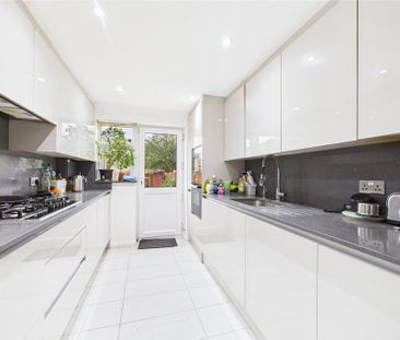 3 bedroom end of terrace house to rent - Photo 4