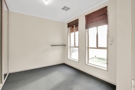 Stunning Family Home in Quite Street - with Solar! - Photo 2