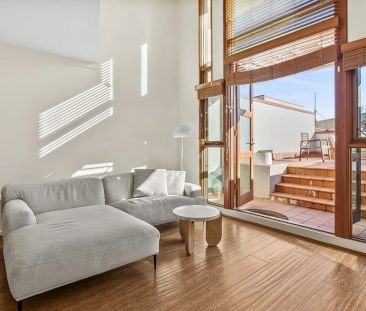 Partially furnished apartment in prime location - Photo 2