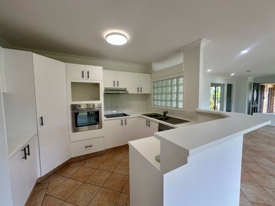 2 Jura Parade, Merrimac, QLD 4226 - Photo 1