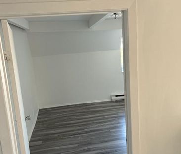 À louer – Grand 6 ½ en rénovation – Centre-ville de Sorel-Tracy - Photo 1