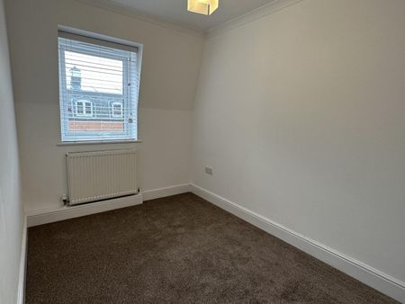 The Pavilions, Crabbetts Park, Worth, RH10 - Photo 4