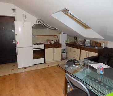 Apartament la mansarda de inchiriat, 4 camere, 68 mp! Zona strazii Florilor! - Fotografie 6