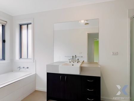 5 Bed, 2 Bath - Photo 5