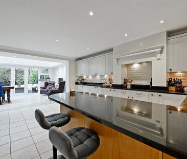 5 bedroom semi-detached house to rent - Photo 6