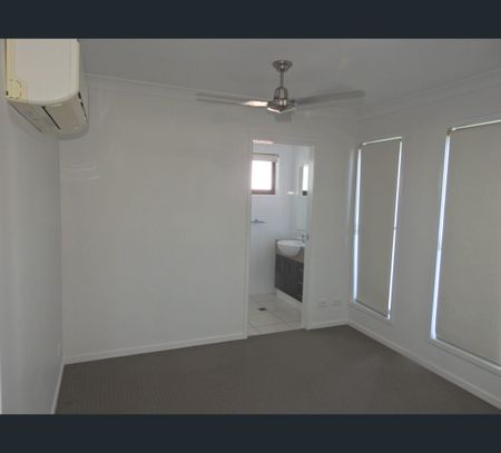2/10 Fitzpatrick Street, Walkerston, Qld 4751 - Photo 3