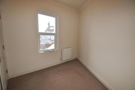 3 bedroom flat to rent - Photo 2