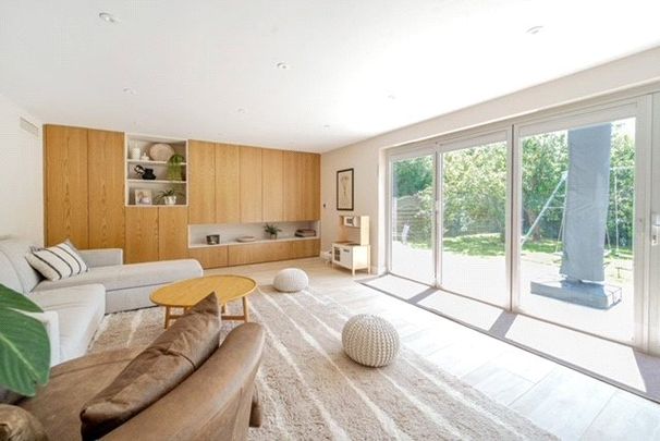 detached to rent Holywell Close, Studham, Dunstable, Bedfordshire, LU6 - Photo 1