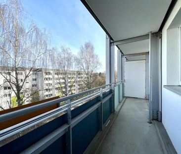 Großzügig geschnittene 2-Raum-Wohnung mit Einbauküche - Photo 4