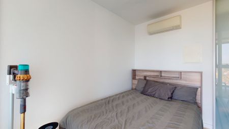 Modern 1-Bedroom, 1-Bathroom Apartment with Premium Facilities - Photo 2