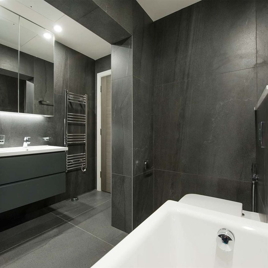 Flat A2, 28 Lyndhurst Road, London, NW3 5PB - Photo 1