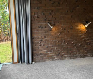 Character 1 bedroom townhouse - Photo 1