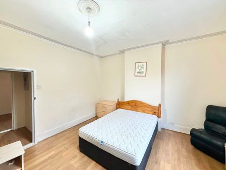 Room 2, Somers Road, Southsea, Portsmouth PO5 - Photo 2