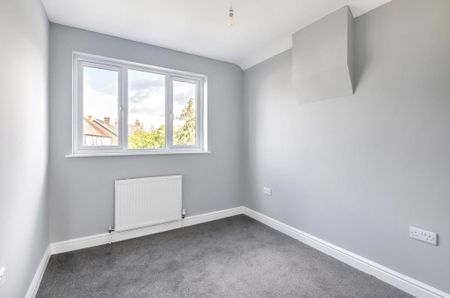 3 bedroom semi-detached house to rent - Photo 2