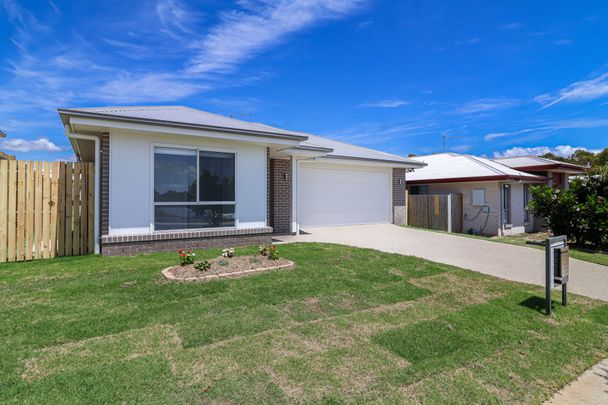 BUILT NEW. BUILT FOR YOU. WELCOME TO 8 SCAMPI DRIVE. - Photo 1