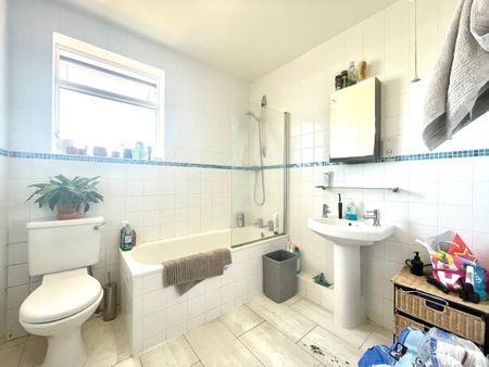 3 Bed Terraced House, Wessex Avenue, BS7 - Photo 2