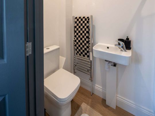 King Georges Road Room 8 (top floor, back) - Photo 1