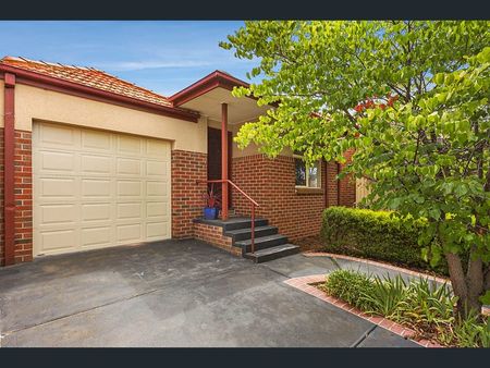 19 Raleigh Grove, Essendon North VIC 3041 - Photo 3