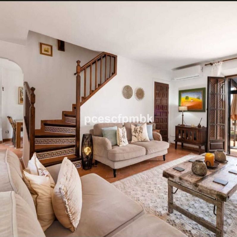 House in Nueva Andalucía, Costa del Sol - Photo 1